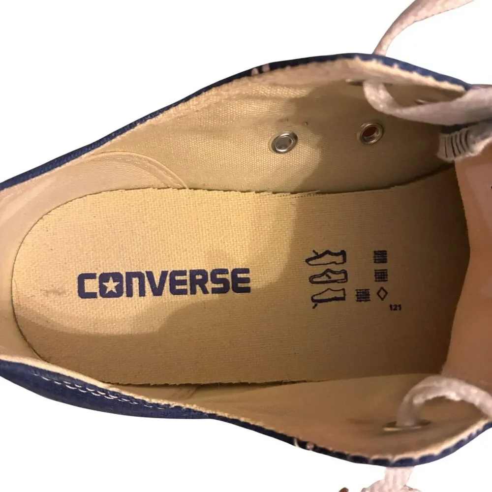 Unisex Converse All Star Low Tops In Blue And White. Men’s 8 or Women’s 10